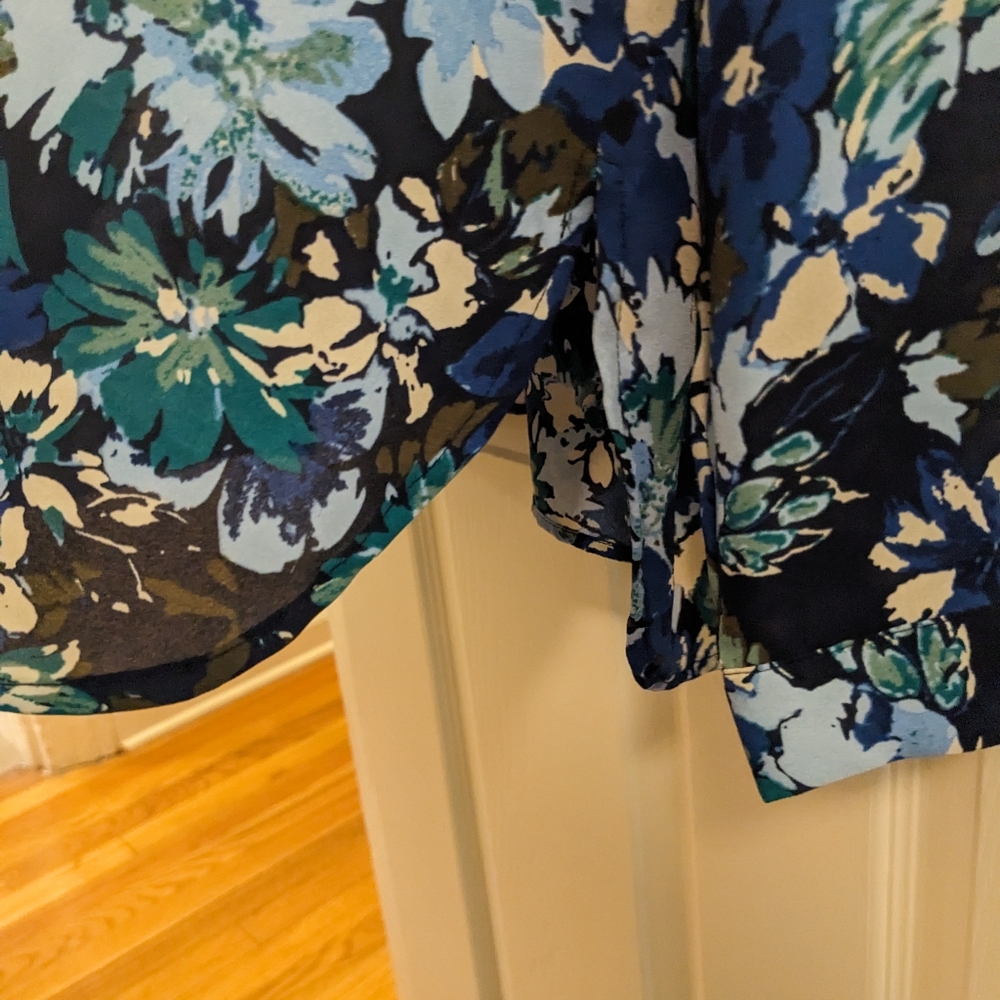 🔴3/$15. Van Heusen blue, floral, long sleeve blouse, size XXL - Picture 6 of 14